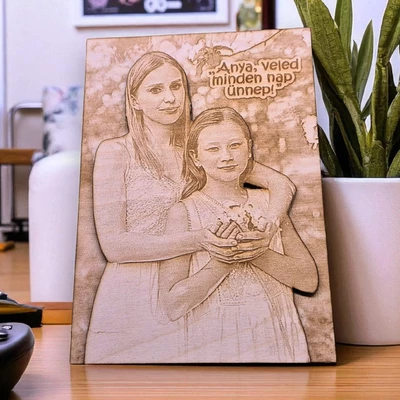 Gravírozott ajándéktárgyak // Gravírozott fa fénykép