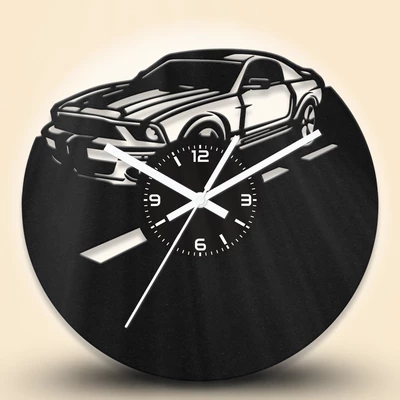 Ford Mustang autós fa falióra