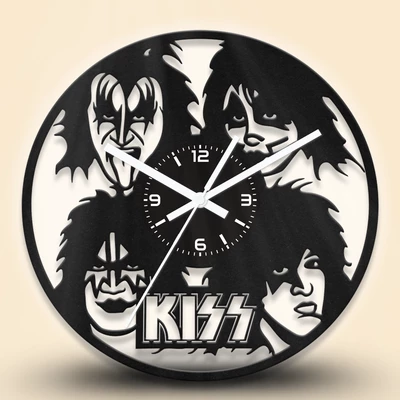 Kiss zenekaros fa falióra