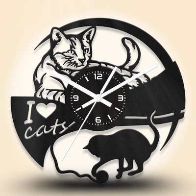 Gombolyaggal játszó cica fa falióra