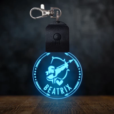 Nyilas csillagjegyes világító led kulcstartó - Egyedi felirattal