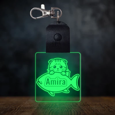 Skót lógófülű macska világító led kulcstartó - Egyedi felirattal