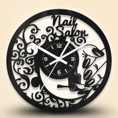 Műkörmös fa falióra