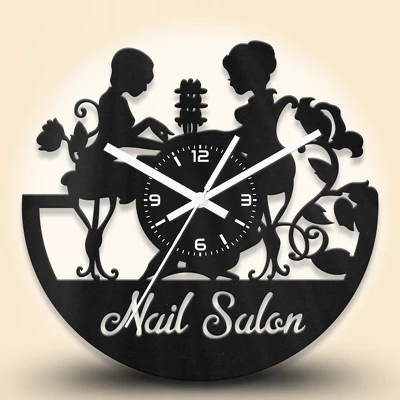 Műkörmös fa falióra