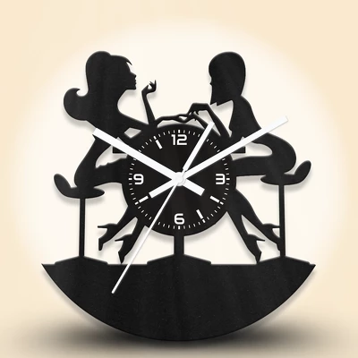 Műkörmös fa falióra