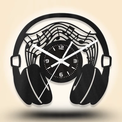 Fejhallgatós fa falióra