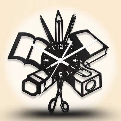 Tanszerek fa falióra