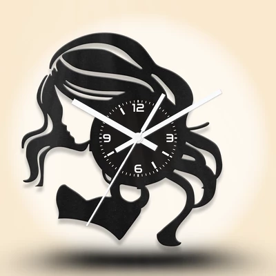 Női alakos fa falióra