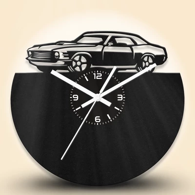 Ford Mustang autós fa falióra