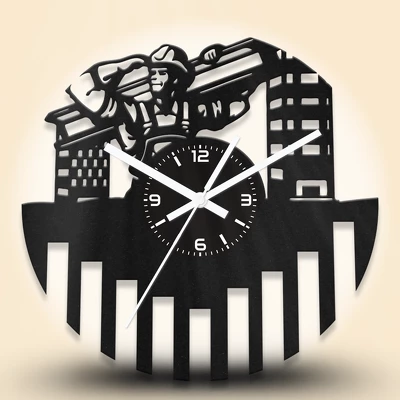 Építőmunkás fa falióra