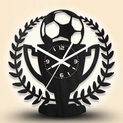 Focilabdás fa falióra