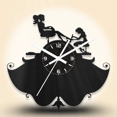 Pedikűrös fa falióra