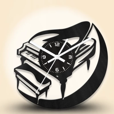 Zongorás fa falióra