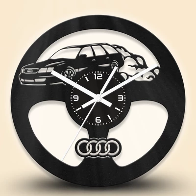 Audi autós fa falióra