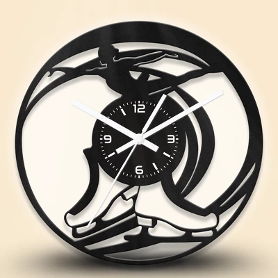 Műkorcsolyás fa falióra