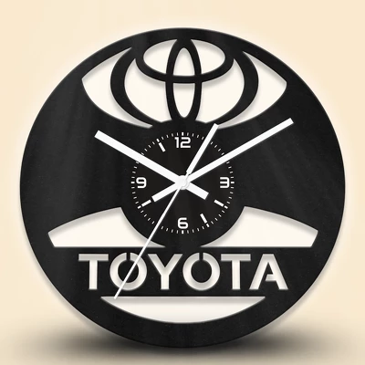 Toyota logós fa falióra