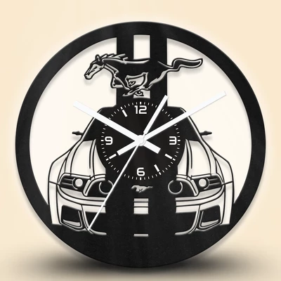 Mustang autós fa falióra