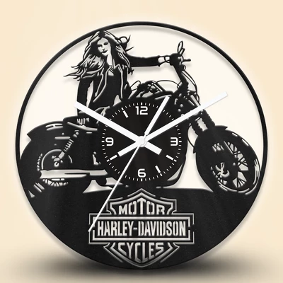 Harley Davidson motoros fa falióra