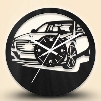 Mercedes autós fa falióra