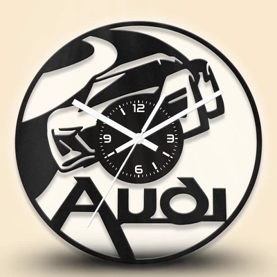 Audi autós fa falióra