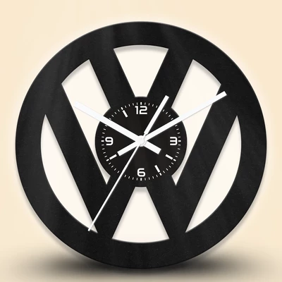 Volkswagen logós fa falióra