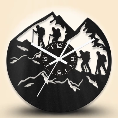 Hegymászós fa falióra