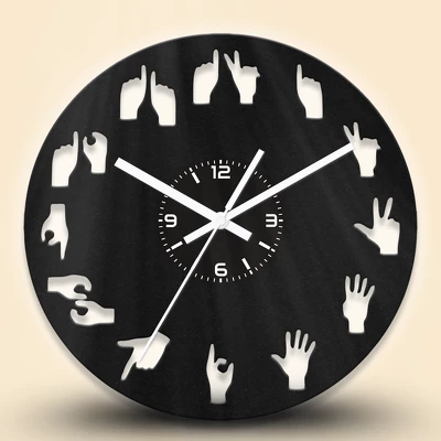 Kézjeles fa falióra