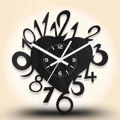 Szív alakú fa falióra