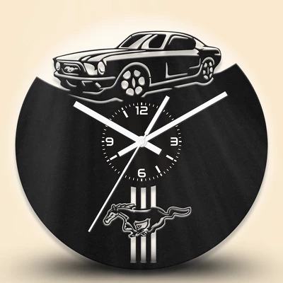 Mustang autós fa falióra