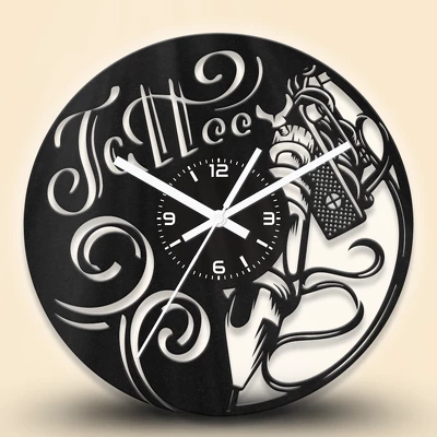 Tetoválóművész fa falióra