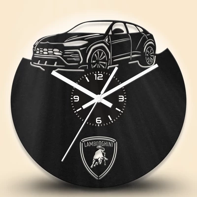 Lamborghini Urus autós fa falióra