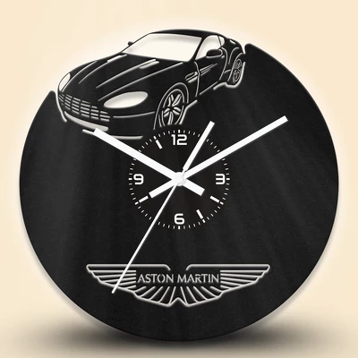 Aston Martin Vantage autós fa falióra