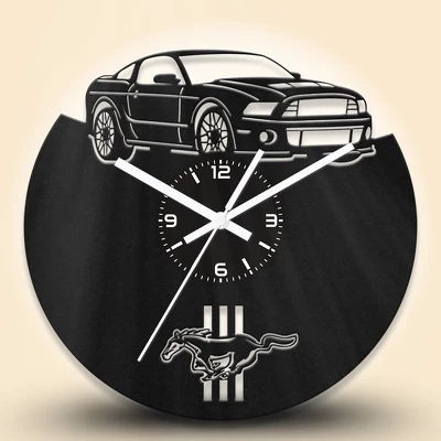 Ford Mustang autós fa falióra
