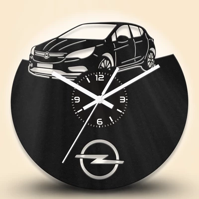 Opel Astra autós fa falióra