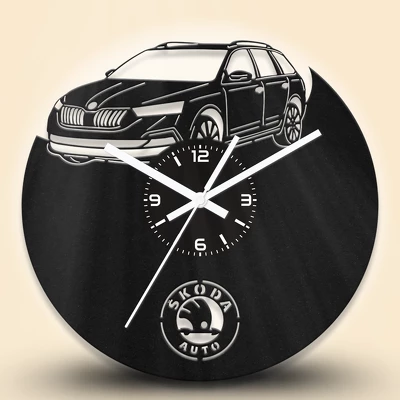 Skoda Octavia TSI autós fa falióra