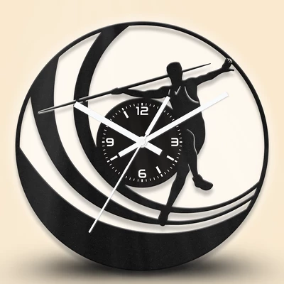 Gerelyhajító fa falióra