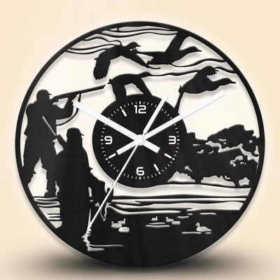 Vadászós fa falióra