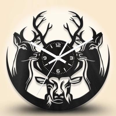 Szarvasos fa falióra