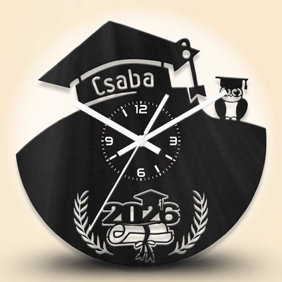 Diplomaosztó fa falióra